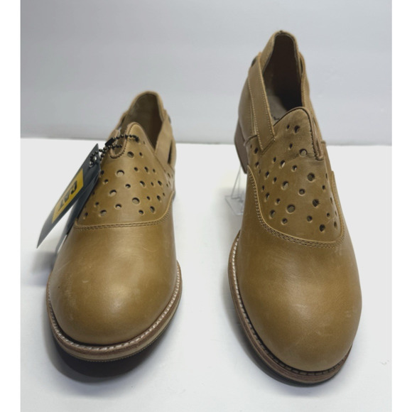 Caterpillar Loafer Boots Women's Size 9W Beige Leather Slip On NWOB P308598 - Picture 2 of 9